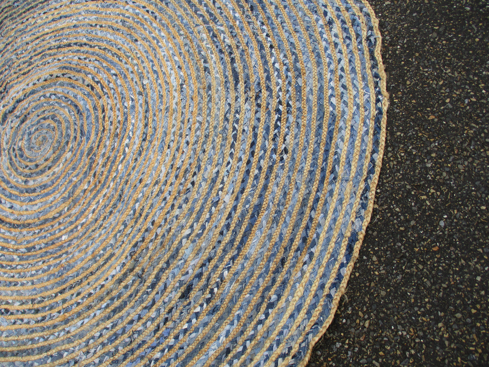 RUG 04:    Round Hand Made  Blue Rug   Size 8'  2 "  wide