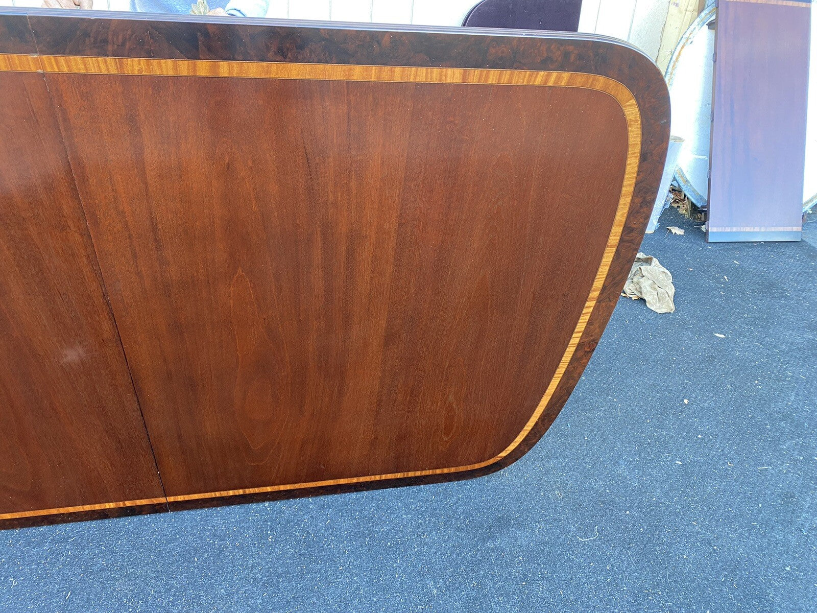 65678   GAINES McHale Banded Mahogany  Dining Table w/ leaf + 8 Chairs