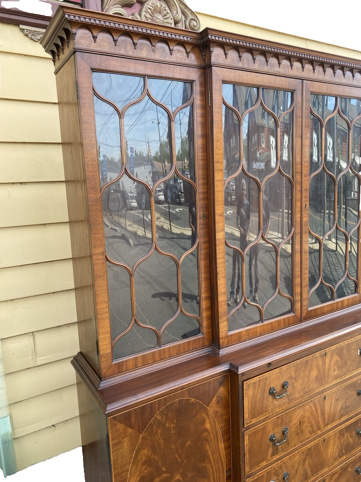 66586   QUALITY Inlaid Sacks MARLBORO MANOR  Breakfront China Cabinet