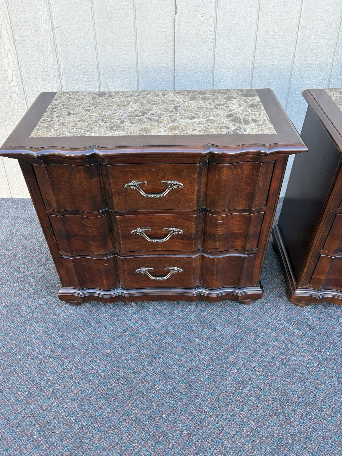 67105 Pair of BERNHARDT Modern Nightstand End Table Stand s