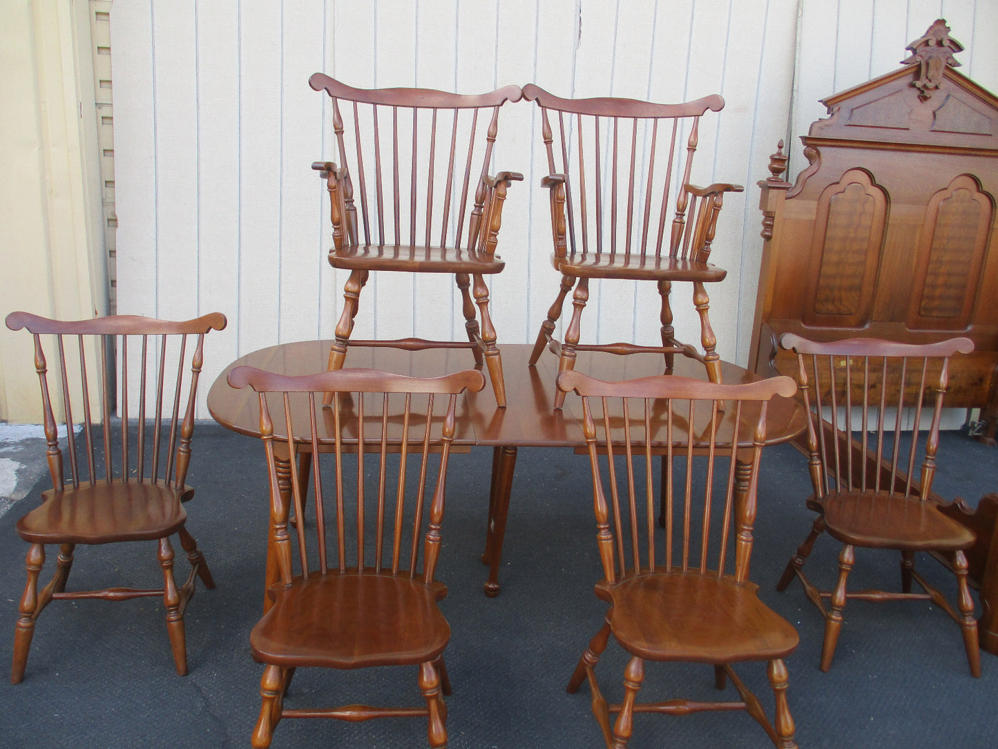 64226   Thomasville Cherry Dining Table w/ leaf  +  6 Chair s
