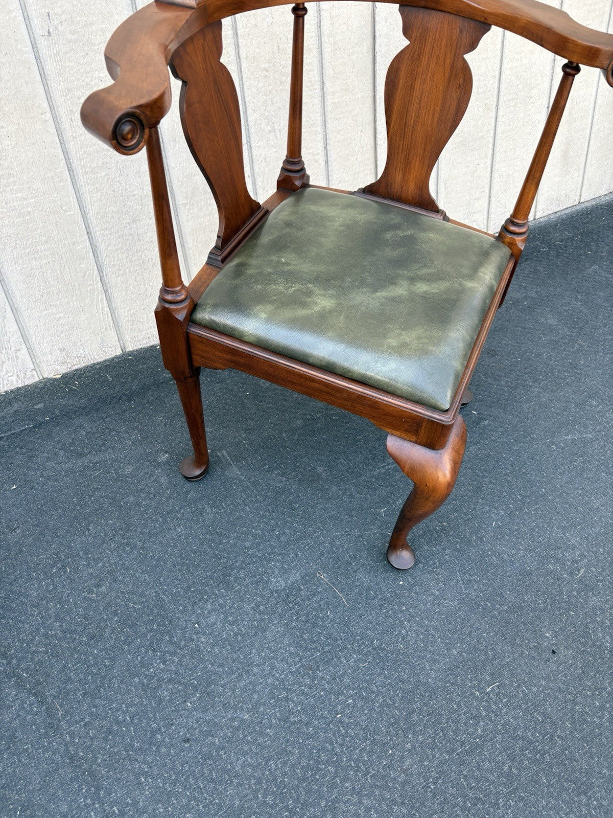 66888  HENKEL HARRIS VIRGINIA GALLERIES Solid Black Cherry Corner Chair