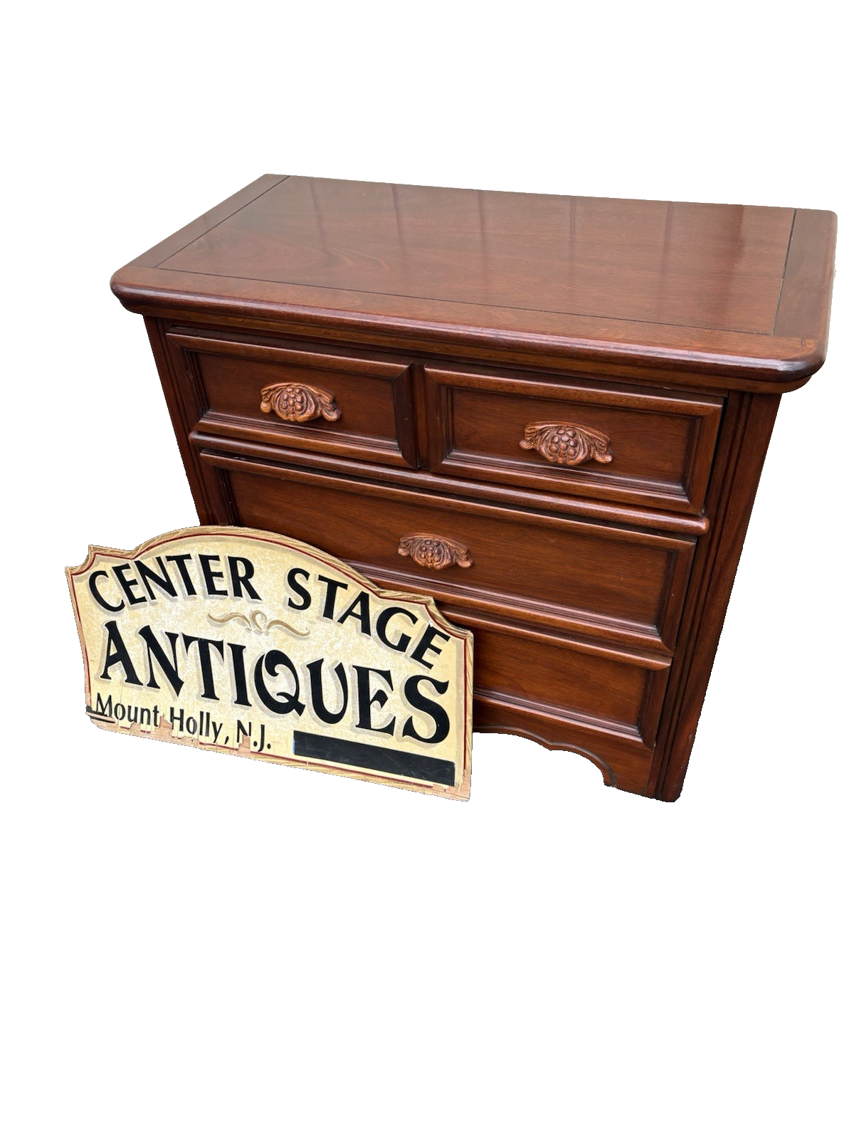 66727  Dixie Furniture Mahogany Dresser Chest Wood Carved Drawer Pulls