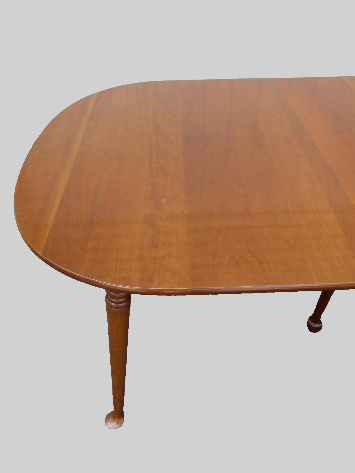 64226   Thomasville Cherry Dining Table w/ leaf  +  6 Chair s