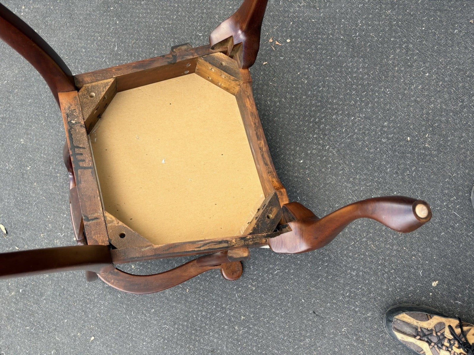 66639   STATTON Mahogany Executive Desk with Chair