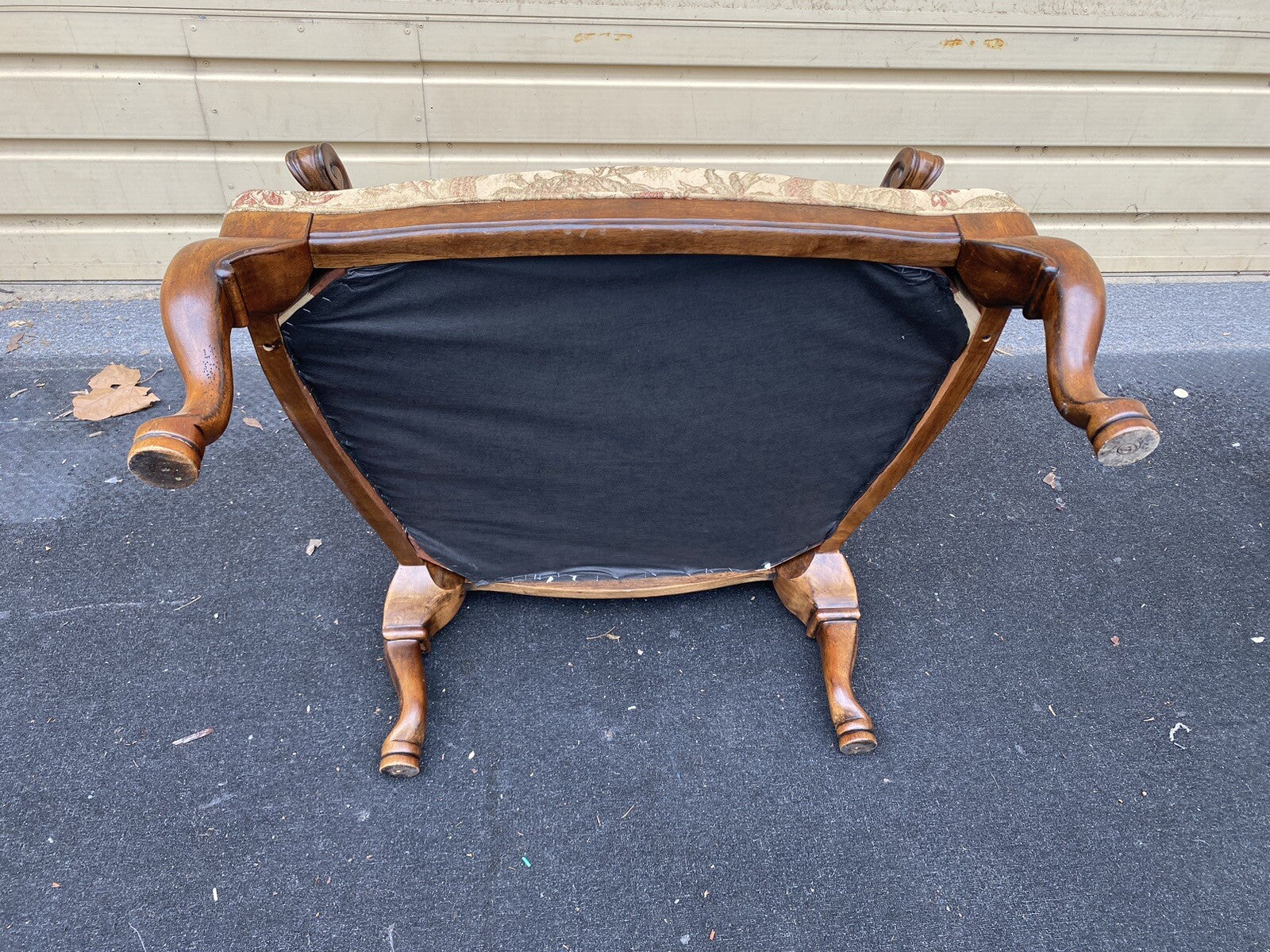 65790    Large Comfortable Armchair Chair