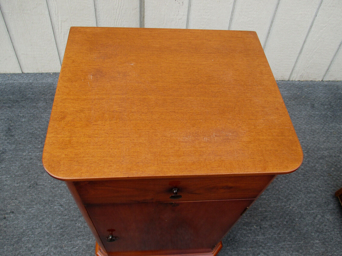 62986  Marble Top BLOOMINGDALES Nightstand End Table Stand