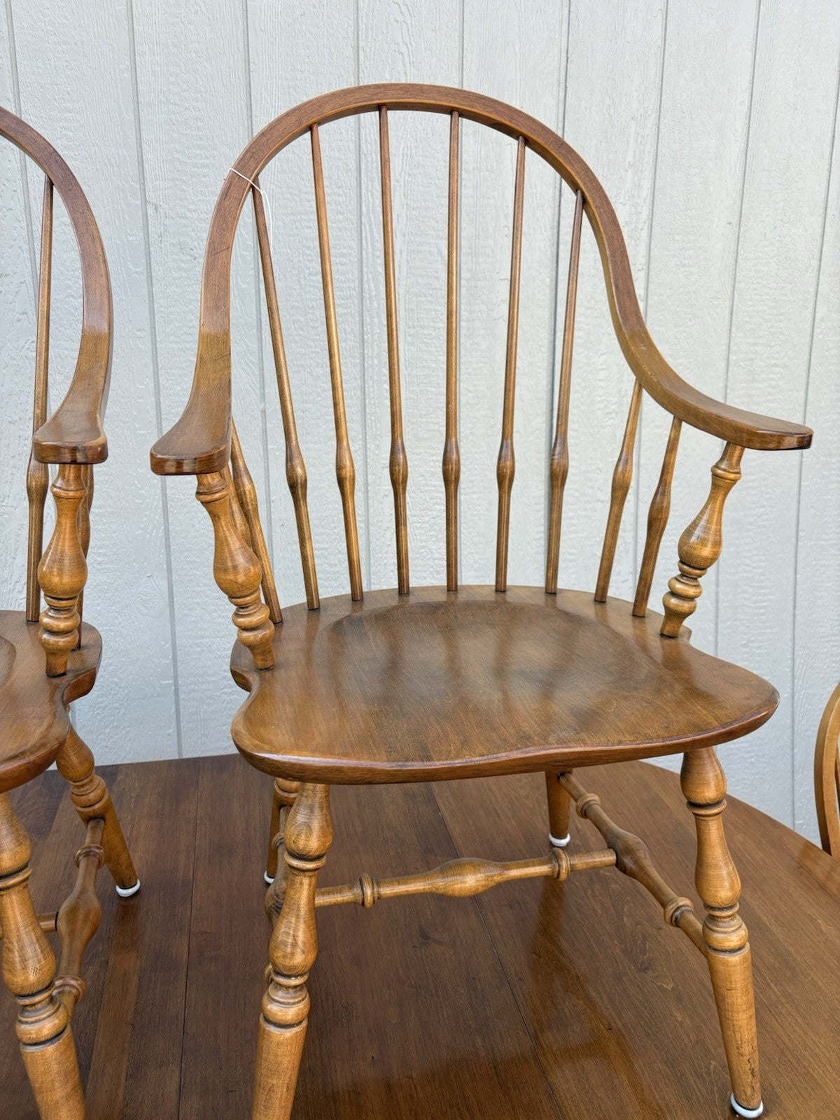 66858 ETHAN ALLEN Maple Dining Table W/ 2 Leafs + 4 Windsor Chair s