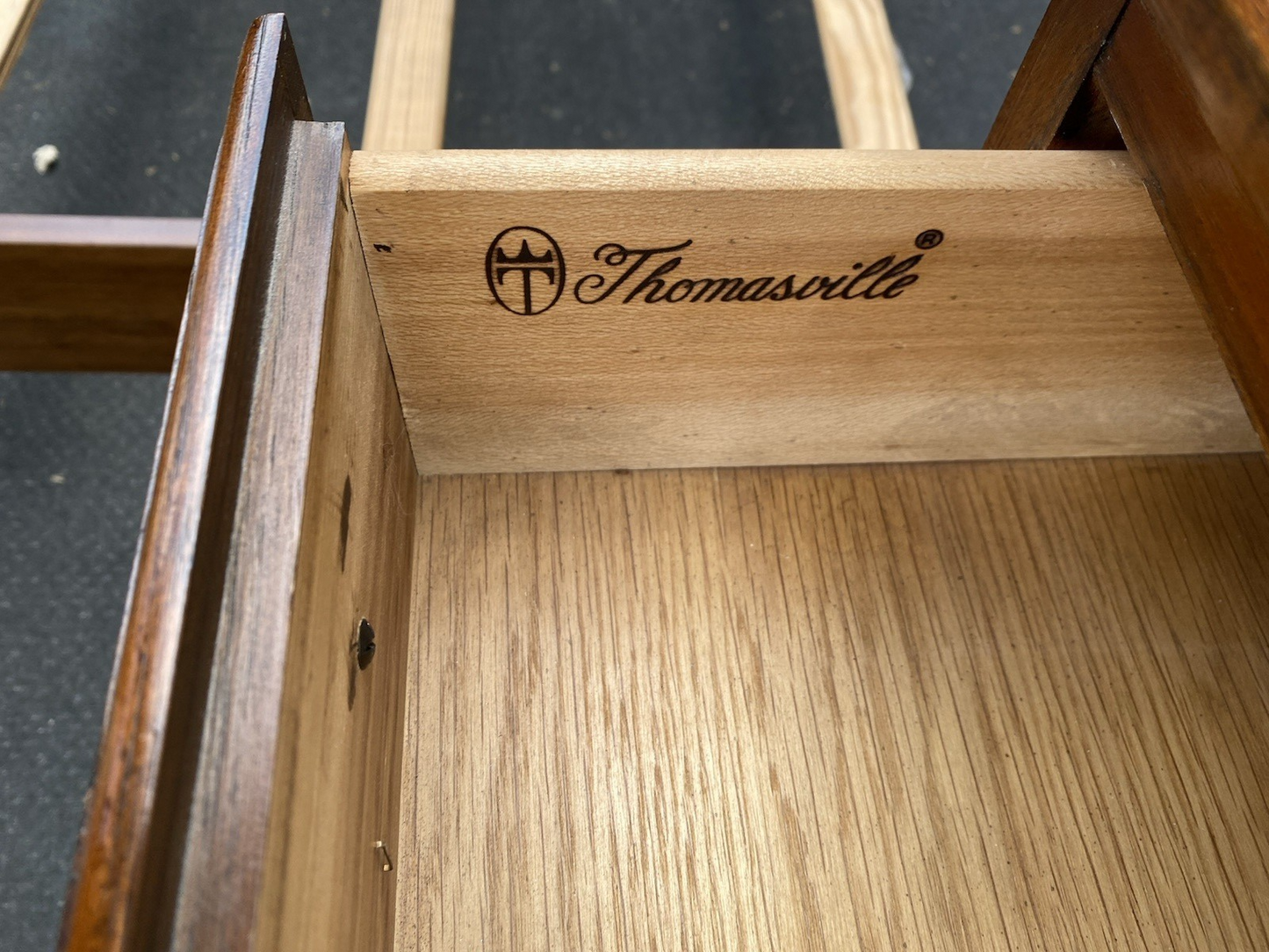 66572   THOMASVILLE Fisher  Park High Chest Dresser w/ Mirror Queen  Poster Bed