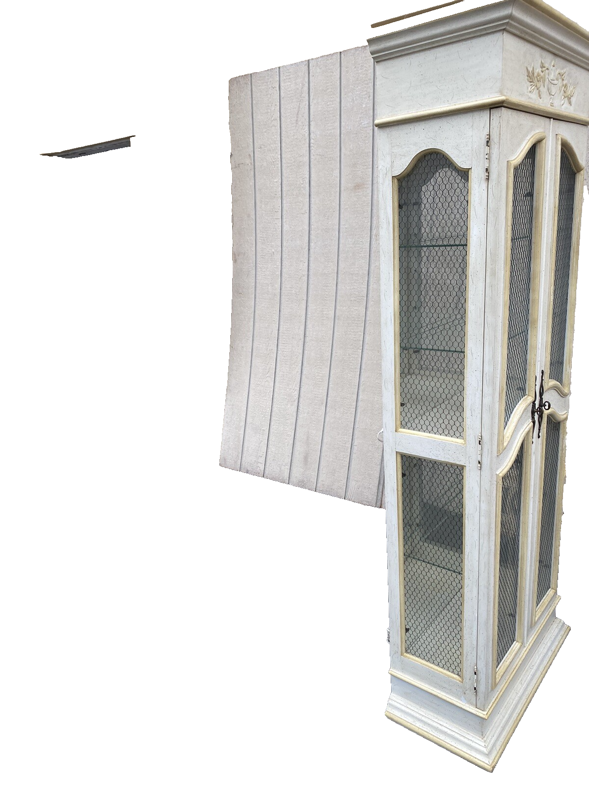 65352   Decorator Curio Cabinet HEKMAN French Regency  ???