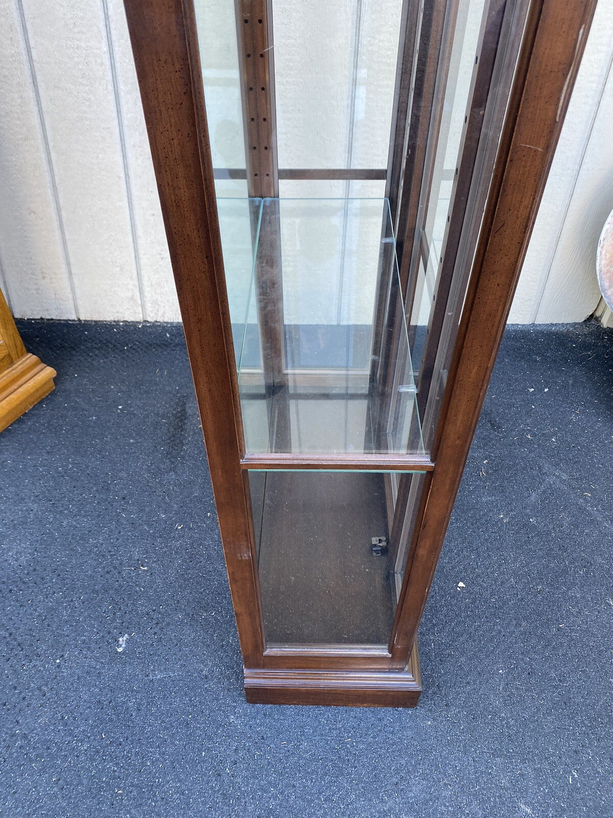 BN 03: Curio China cabinet