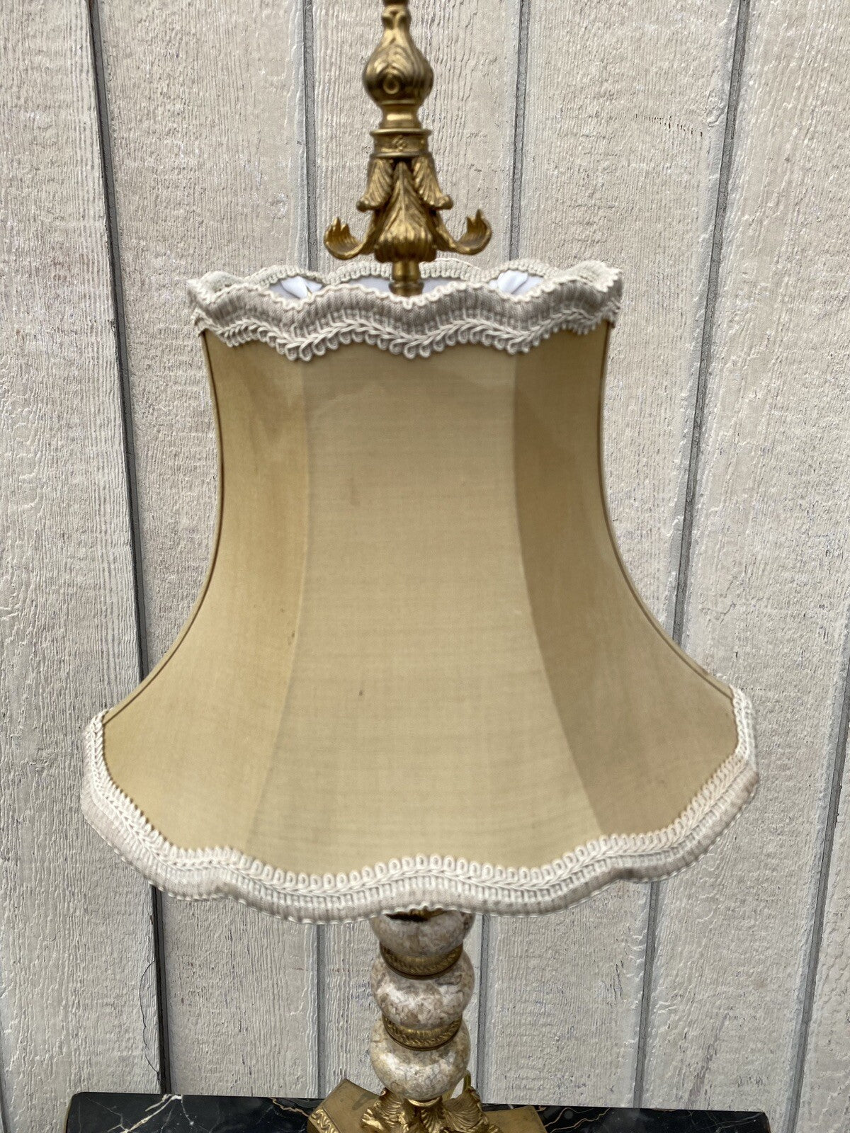 66394    Decorator Table Lamp Light with Shade Stamped  FR r258 on base