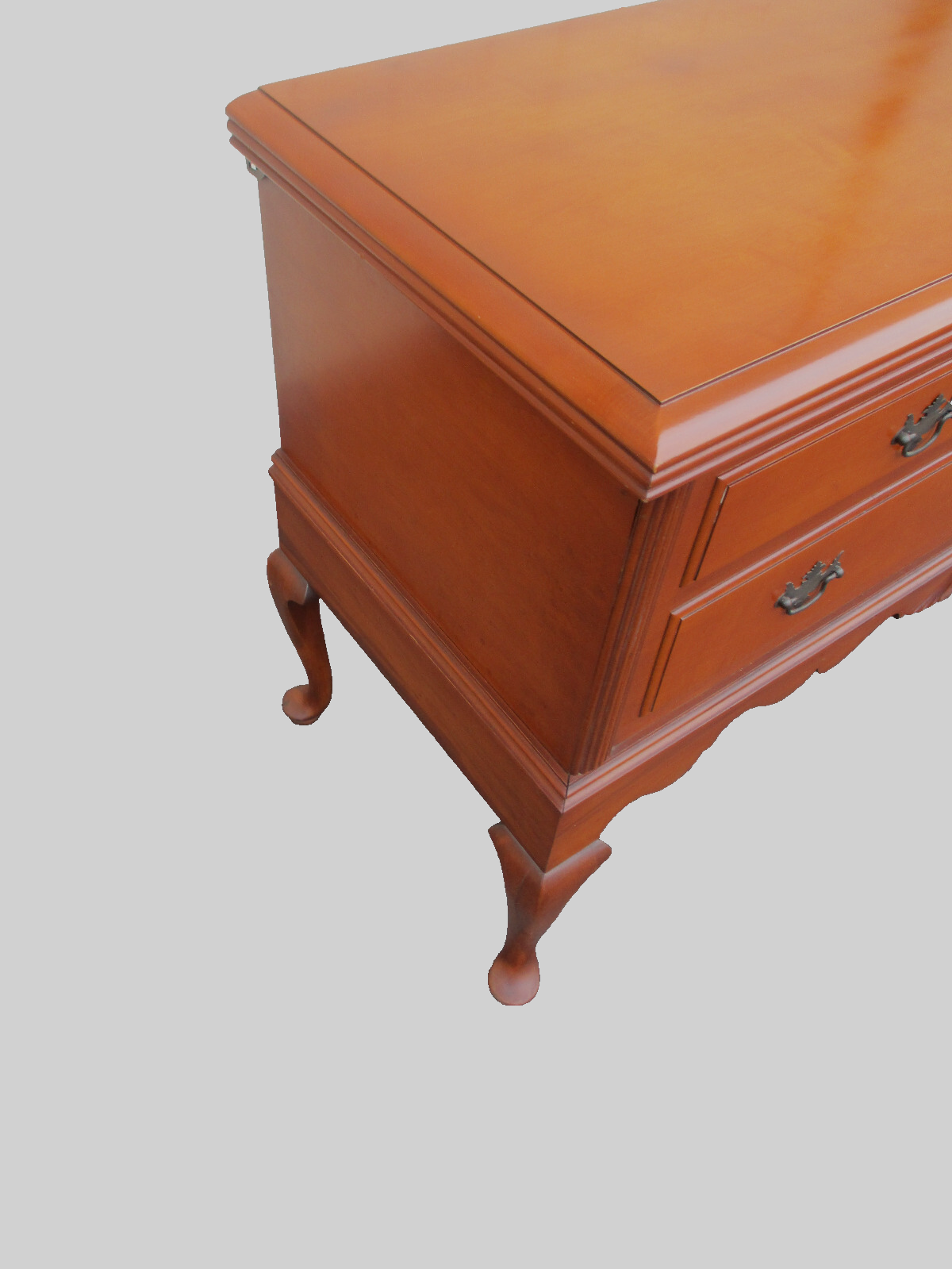 64354 Maple Queen Anne Cedar Lined Blanket Chest