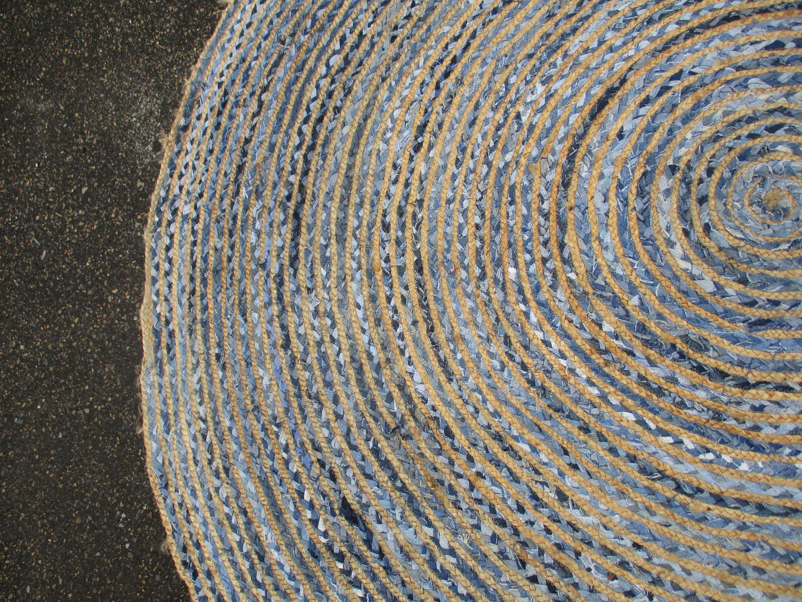 RUG 04:    Round Hand Made  Blue Rug   Size 8'  2 "  wide
