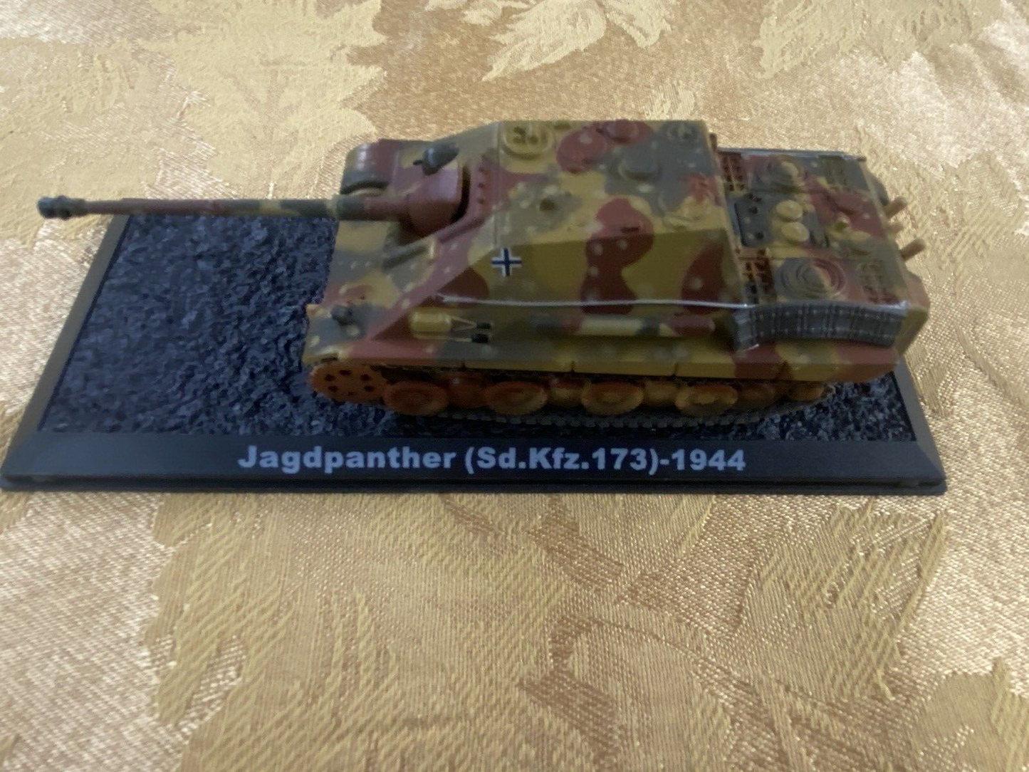 ES 48  :   3 Diecast Military Tanks with showcases  6 1/4" x 2 1/2" x 2 1/2"H