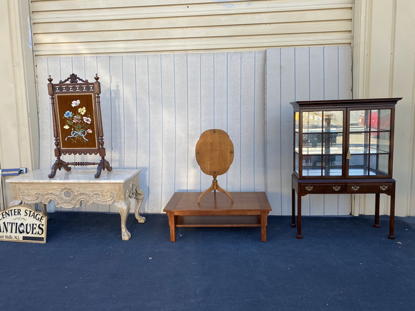 64962 HITCHCOCK Tilt Top Maple Table