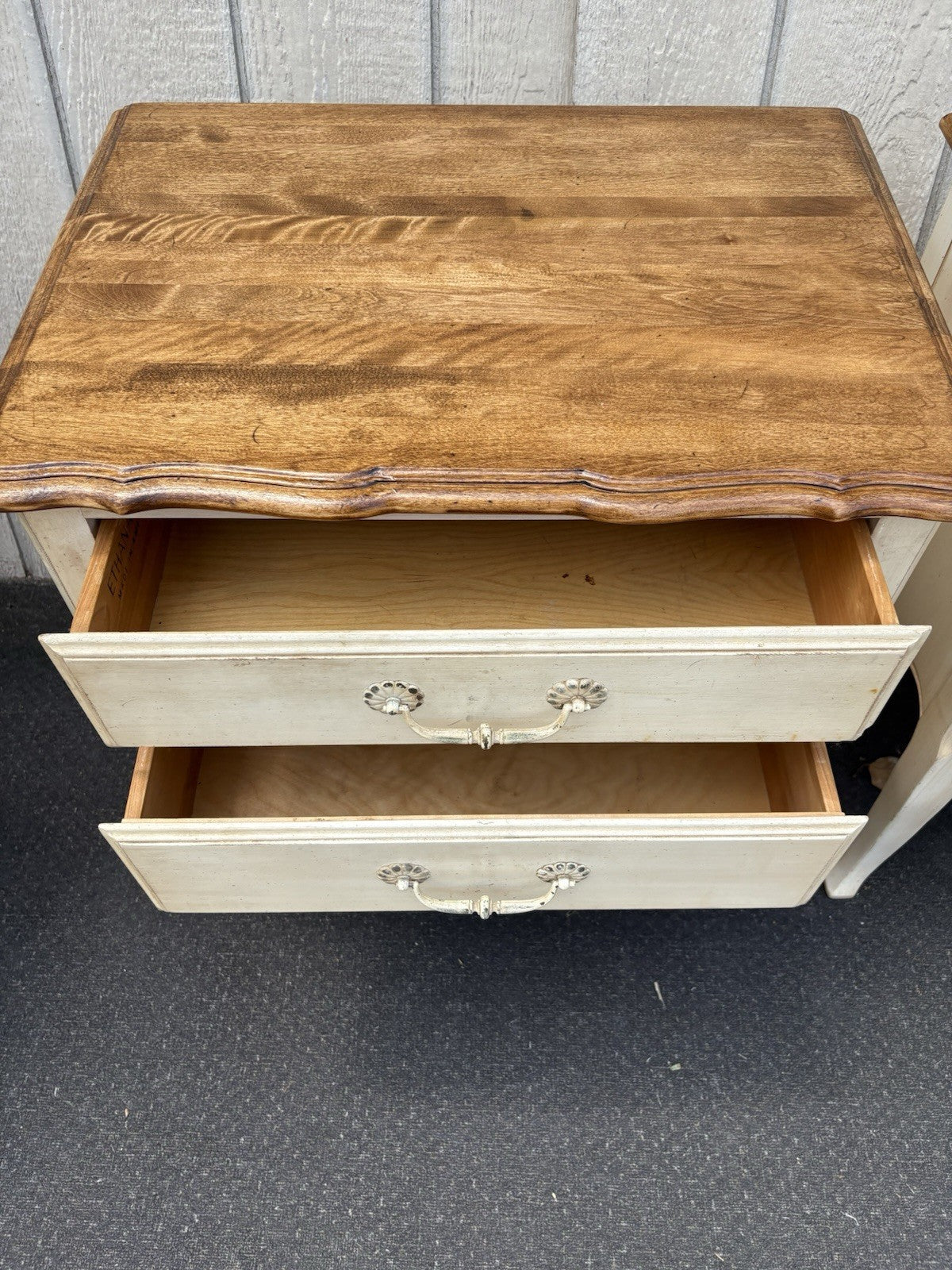 66785  Pair ETHAN ALLEN Decorator Nightstand End Table Stand s