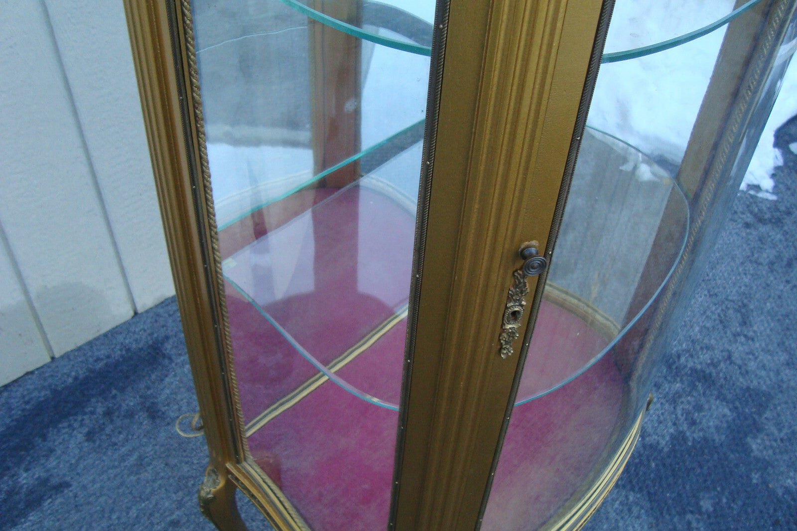 61738 Gold Bow Glass Lighted Curio Cabinet Etergie