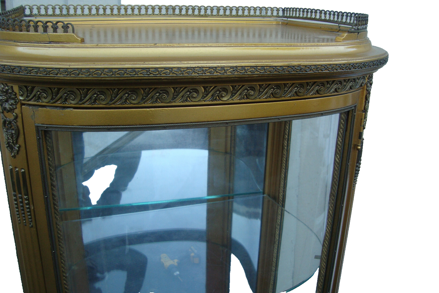 61738 Gold Bow Glass Lighted Curio Cabinet Etergie