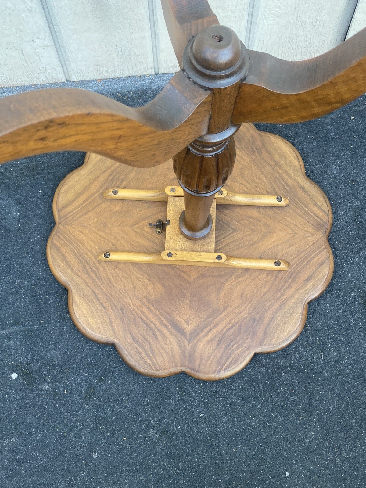 65002   Flame Mahogany Tilt Top Lamp Table Stand