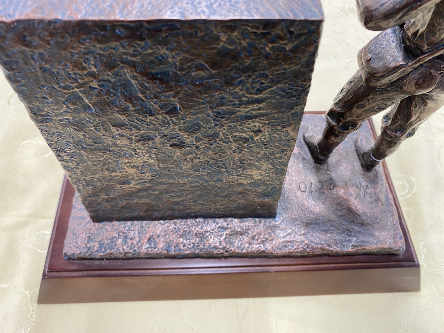 ES : Bill of Rights N R A 2010 SIZE  12" x 7" x 11"H