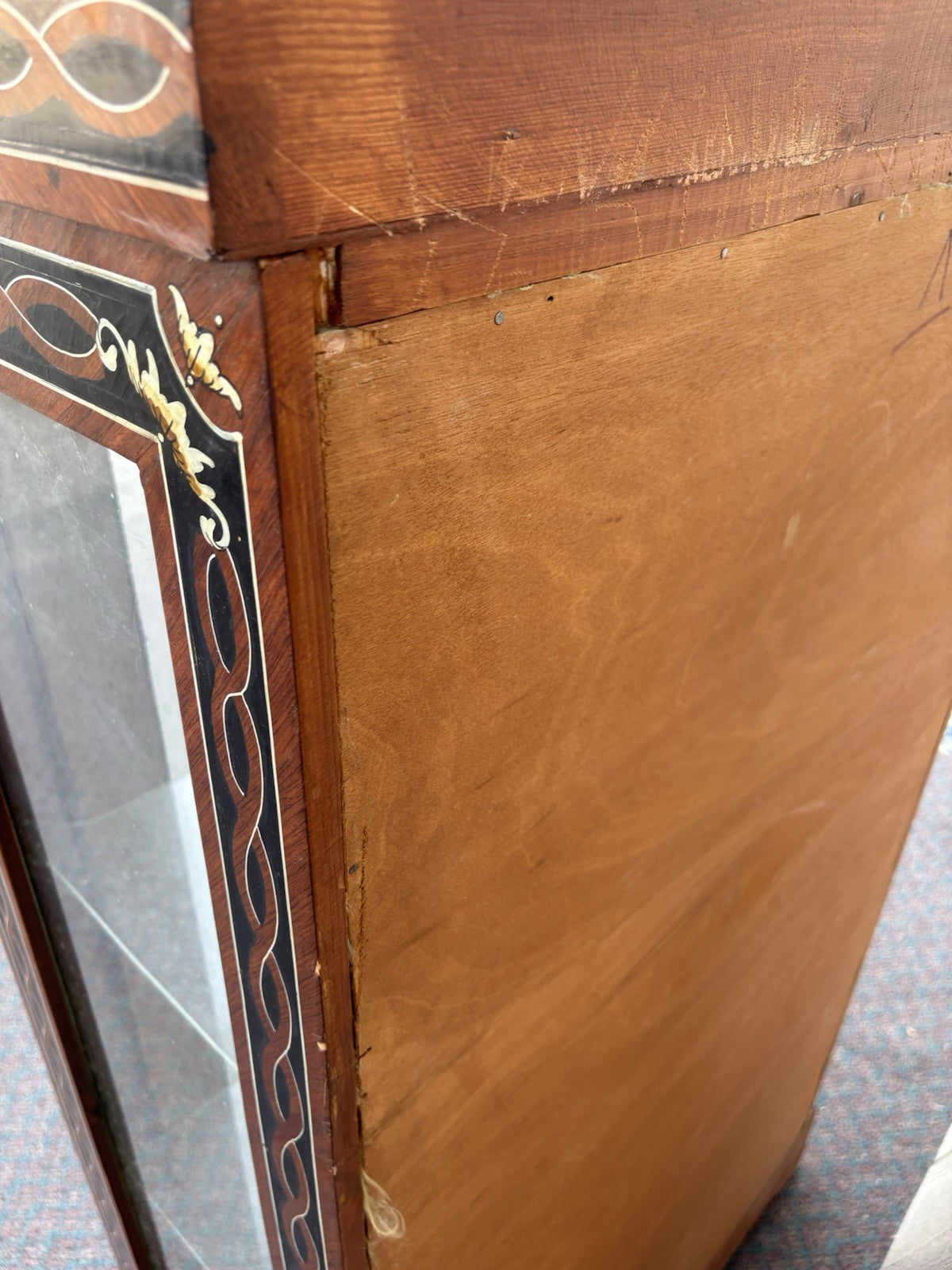 66959 Louis XV Curio China Cabinet with Bronze Ormalu