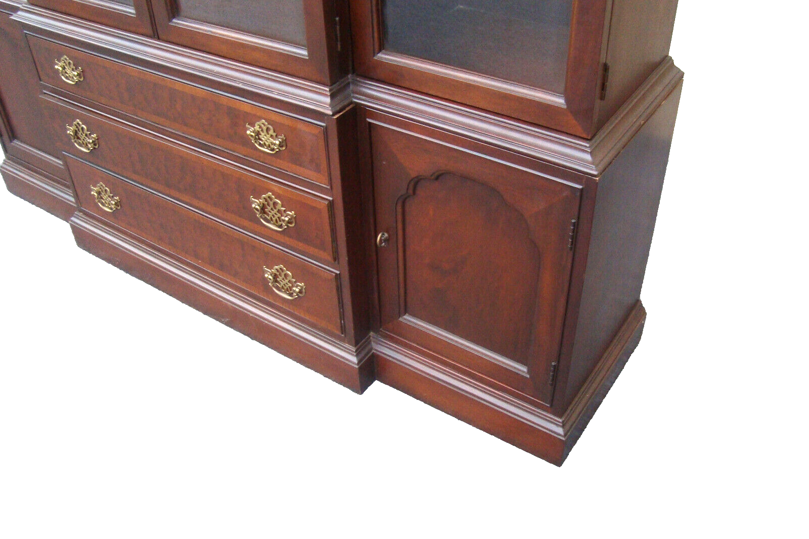 54050 HICKORY Furniture  American Masterpiece Breakfront China Cabinet Curio