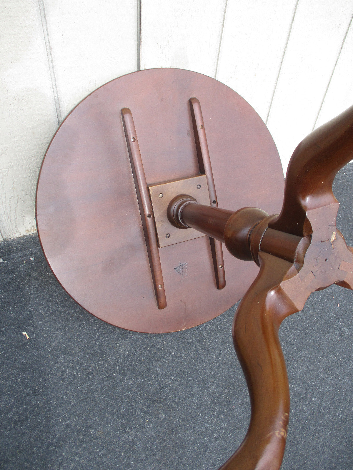 64555  KITTINGER Williamsburg Furniture Solid Mahogany Lamp Table Nightstand