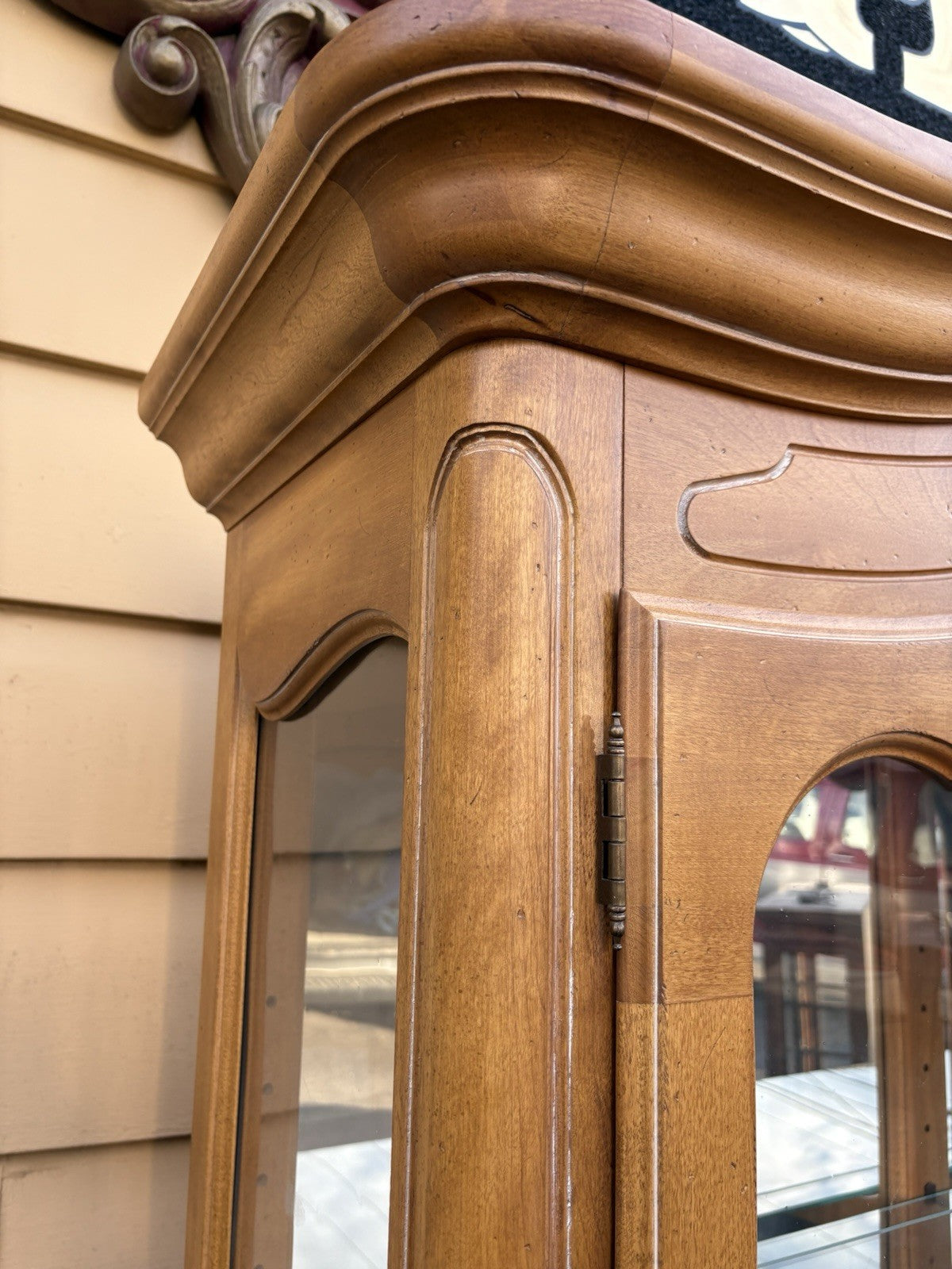 67124 French Country ETHAN ALLEN China Cabinet Curio