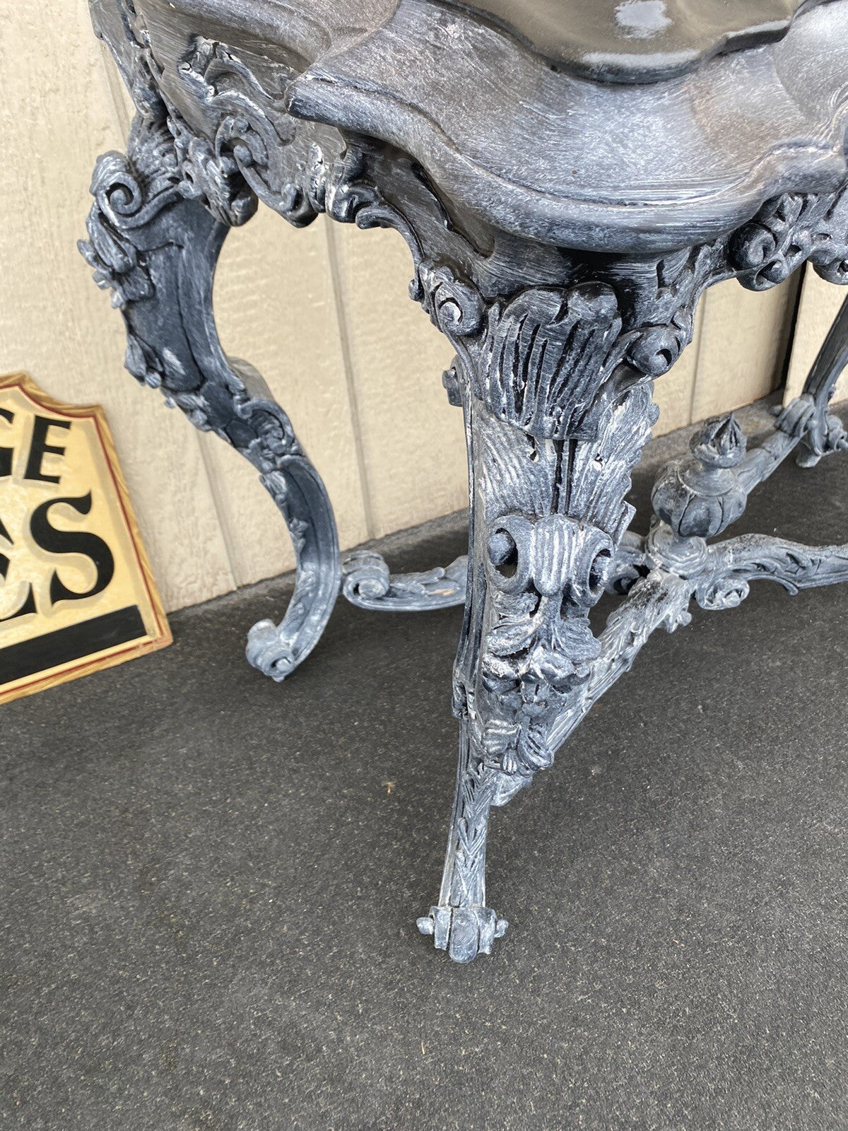 65115    Decorator Hand Carved Console Table Stand