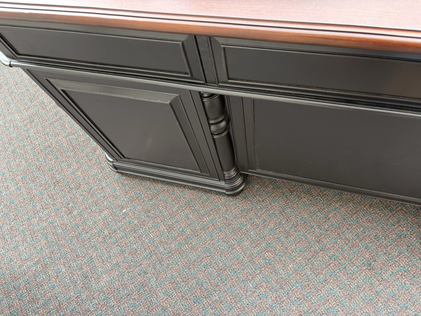 67108 Modern Riverside Furniture Ebony Executive Desk