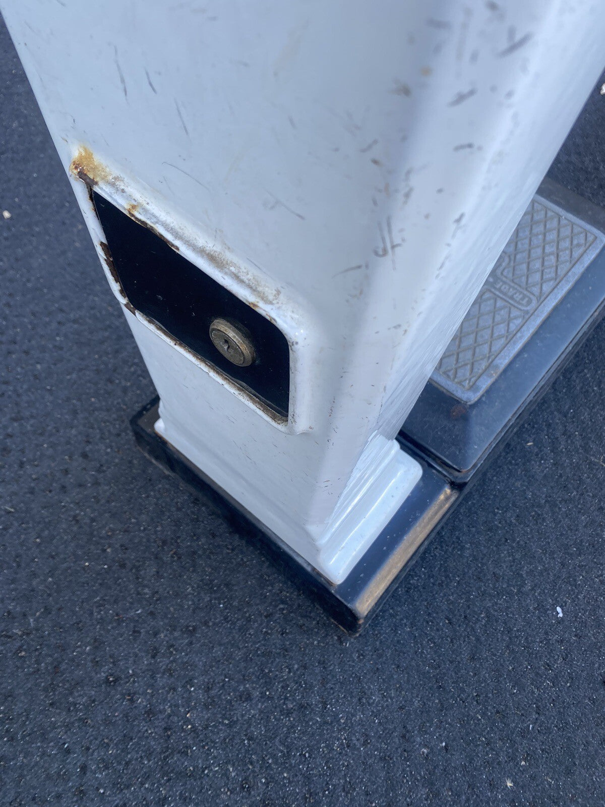 65067 Antique Floor Model COIN OPERATED  ROCKOLA MFG CO Scale