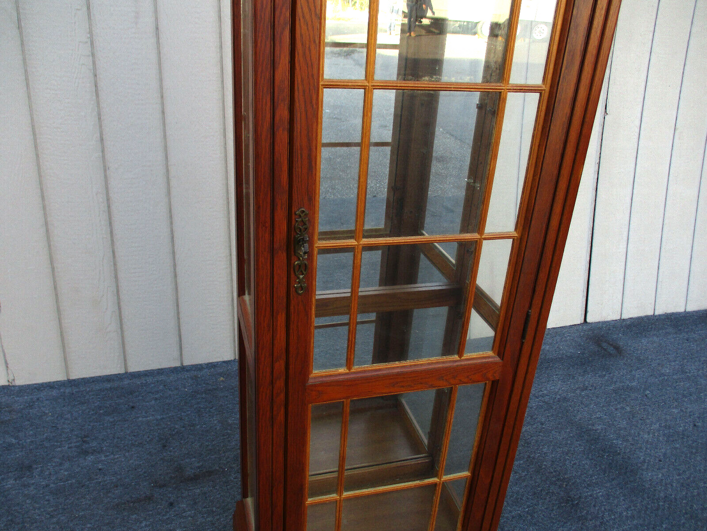 62955   Pulaski Oak Curio China Display Cabinet Etergie