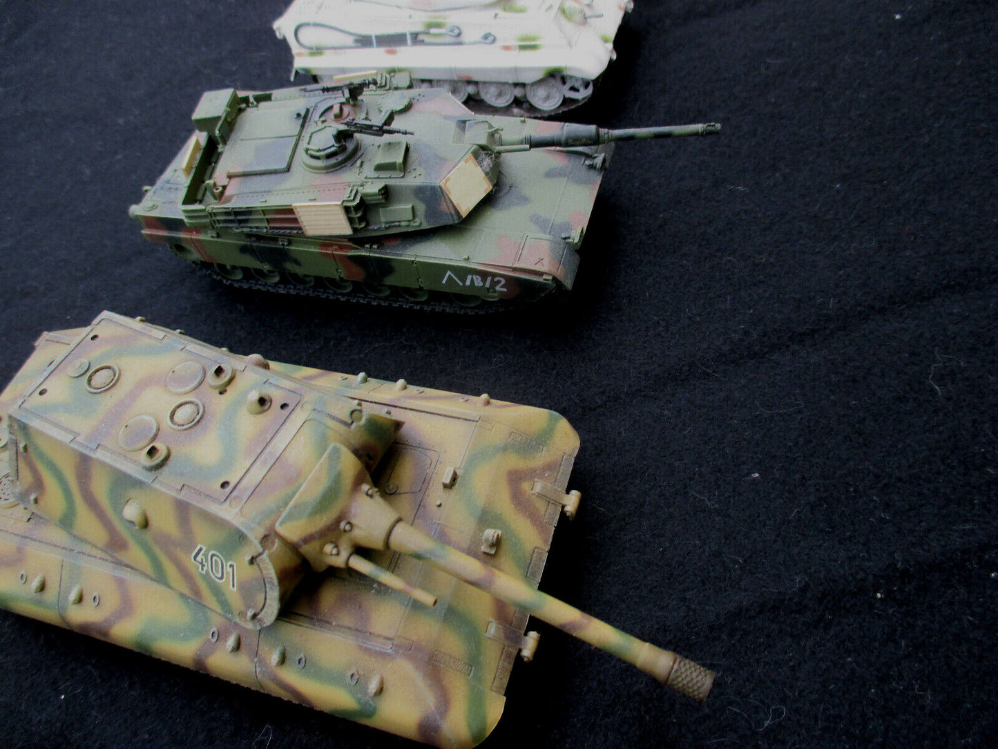 ES52 Dragon Armor Models WWII Collectible Model Grouping of 6 Military Tanks