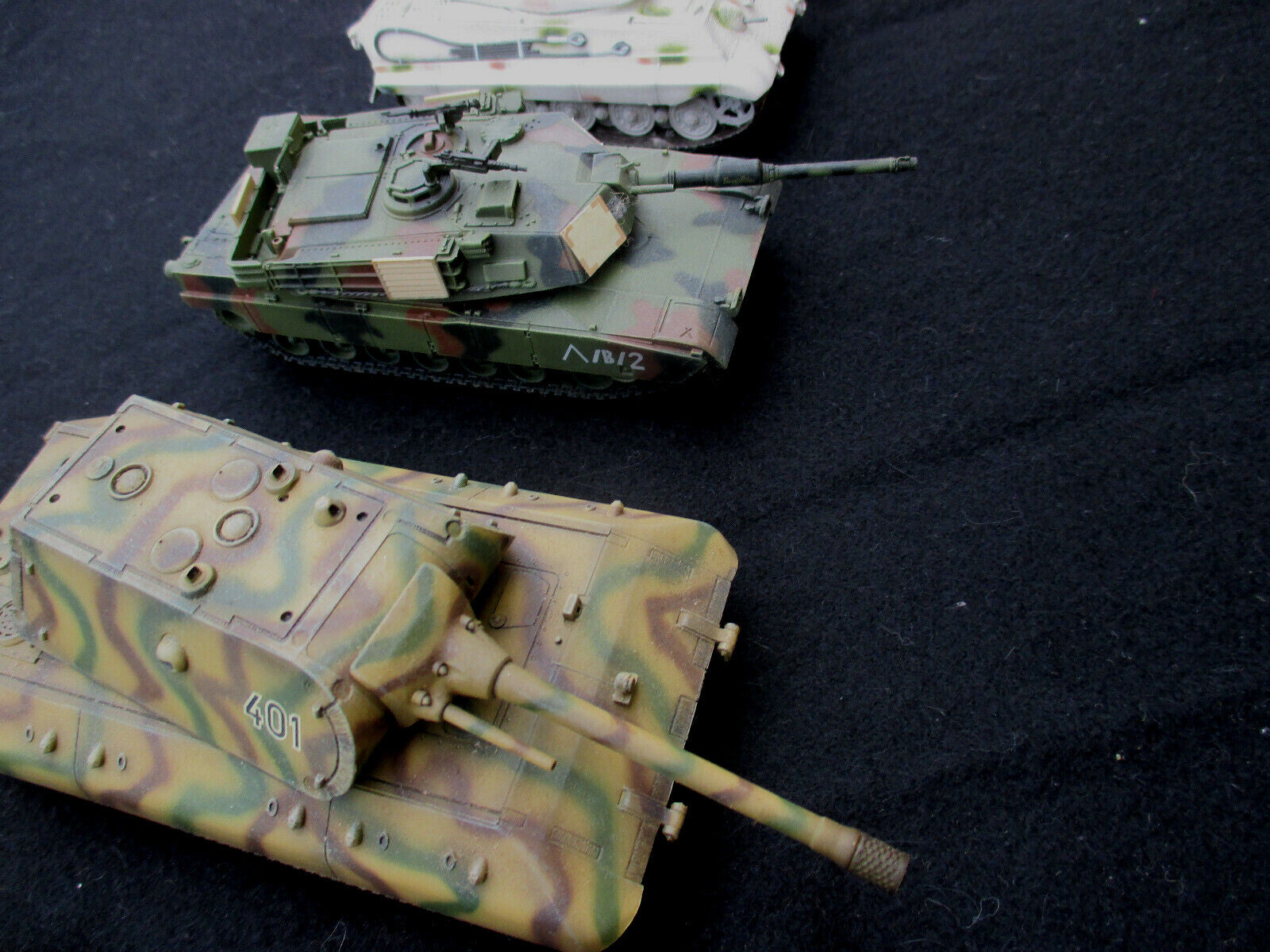 ES52 Dragon Armor Models WWII Collectible Model Grouping of 6 Military Tanks