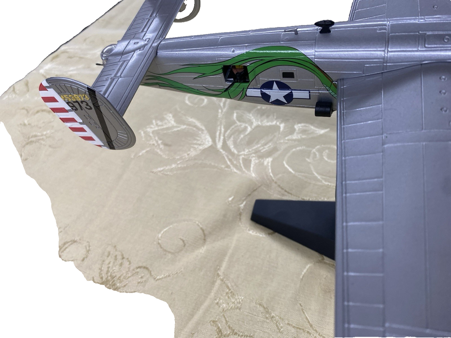 ES 231: Corgi B24 J Liberator Dragon and  his tail diecast Airplane AA34001