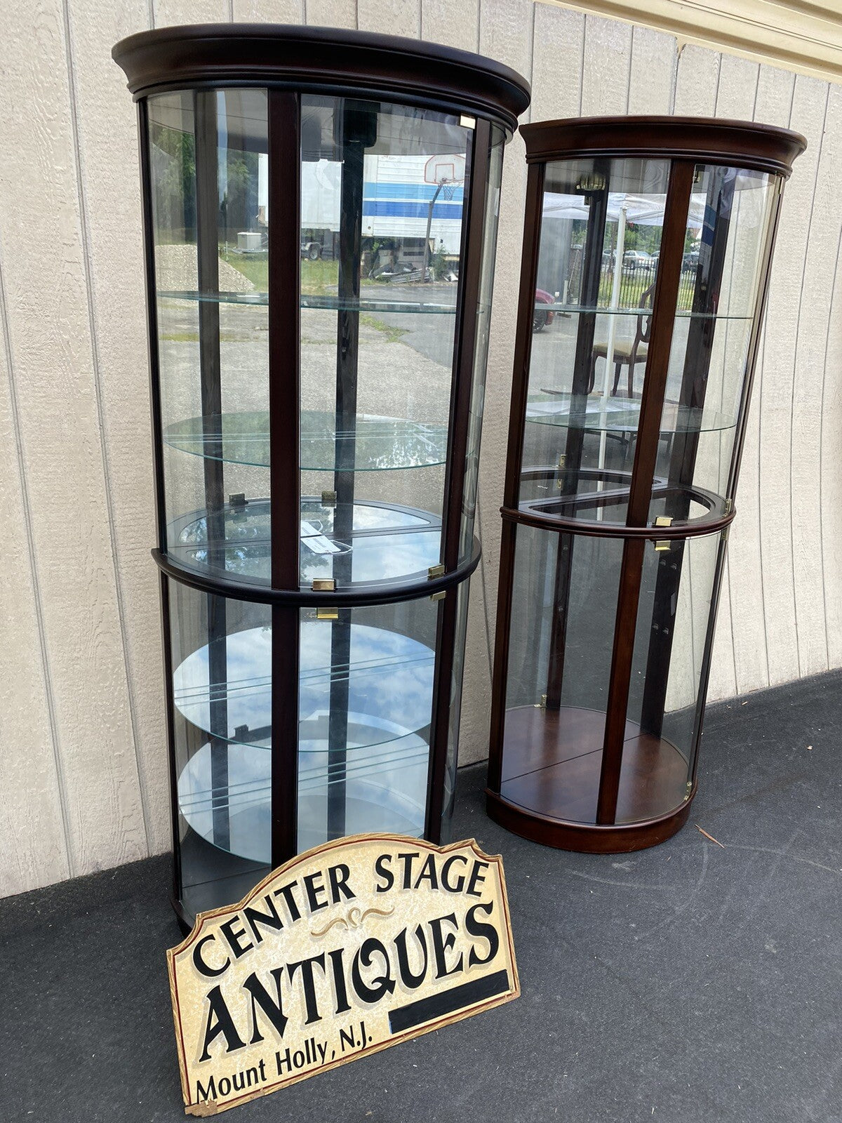 65533  MERIDAN Furnitute Bow Glass Curio Cabinet w/ Plate Glass Shelves