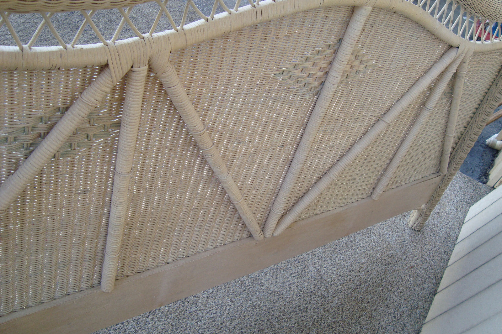 60837 HENRY LINK King Size Wicker Romantic Shabby Headboard Bed