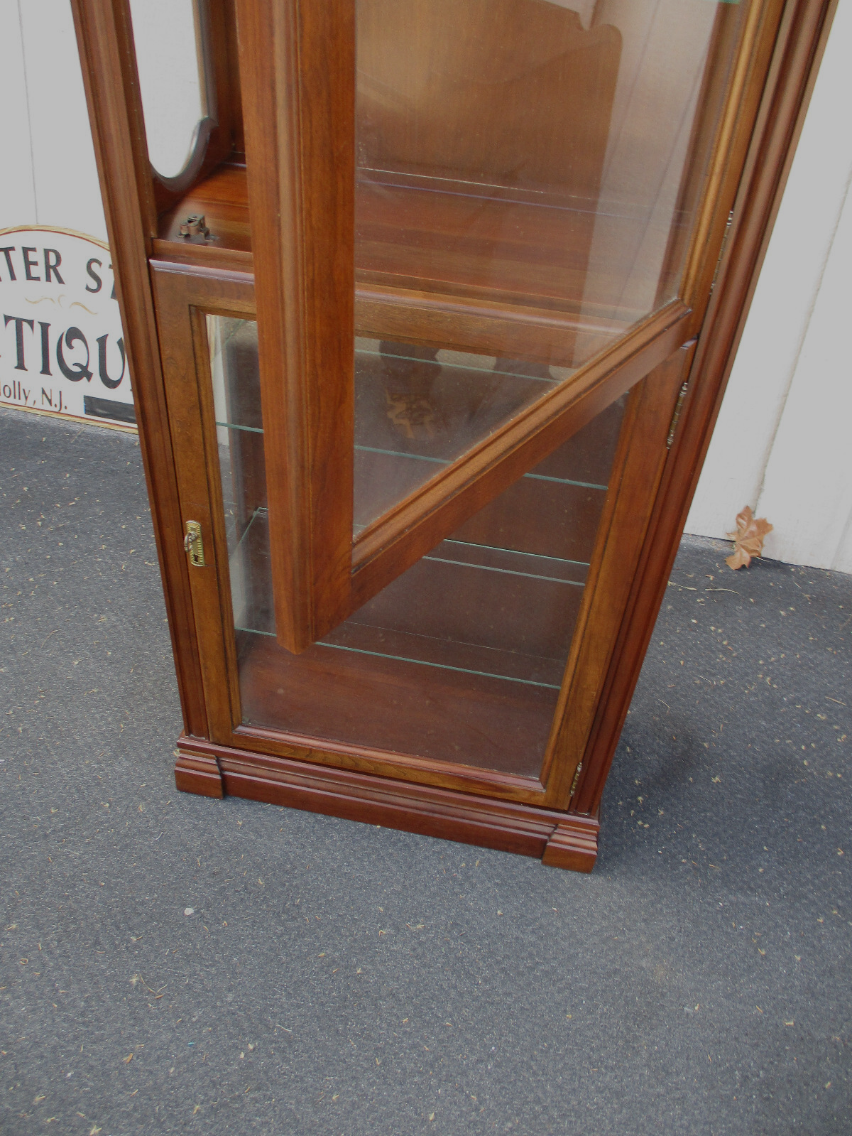 64173  Cherry Curio China Cabinet Etergie JASPER Furniture