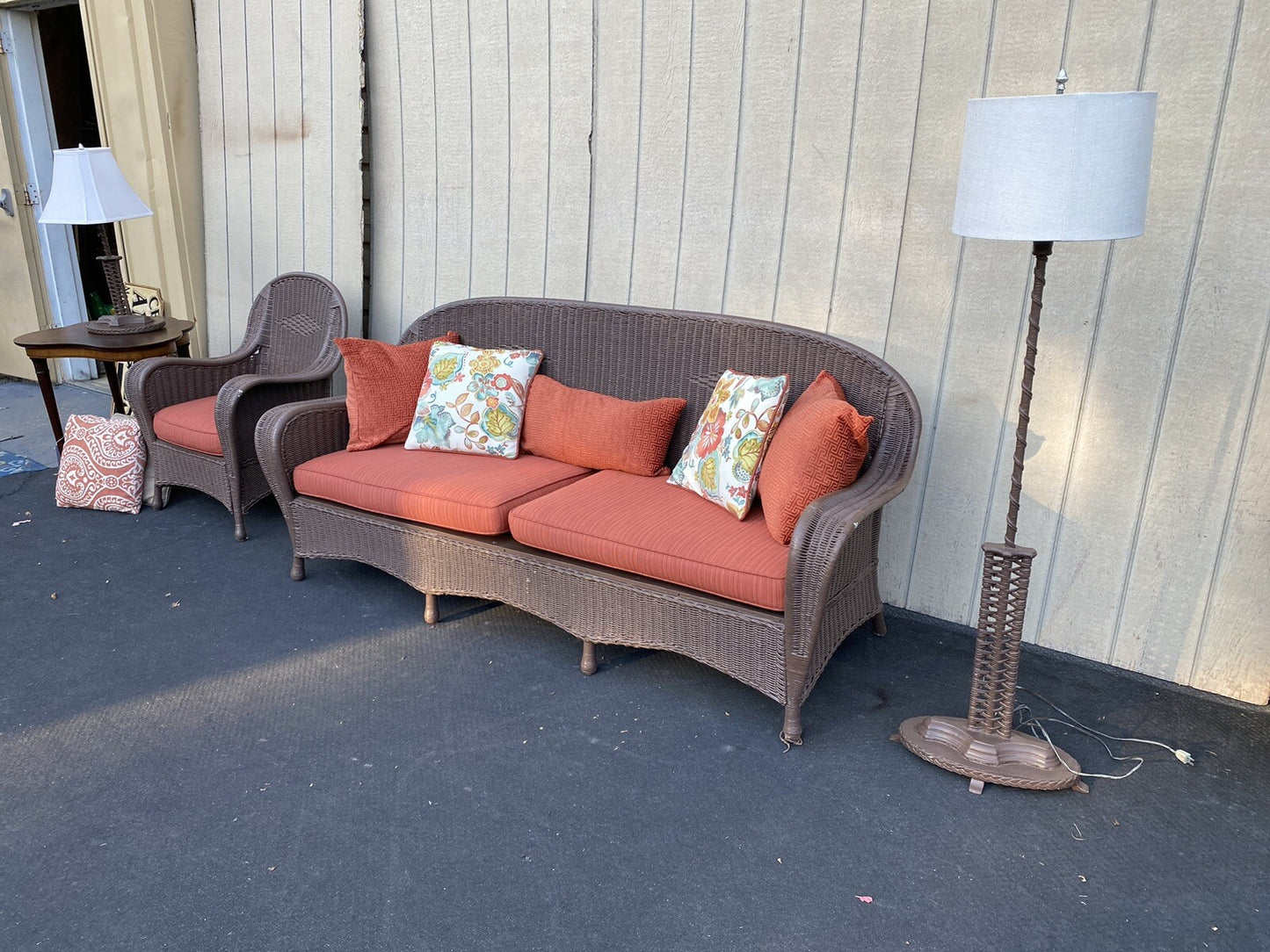 66020   Antique Victorian Wicker  Sofa Couch Armchair Chair with 2 lamps