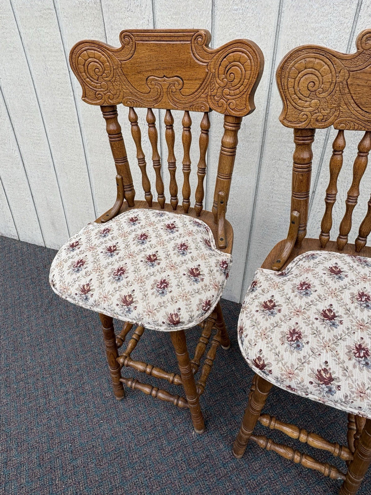 66334  Oak Tile Top Bar Liquor Cabinet with 2 Barstools Swivel  Stool Chair s