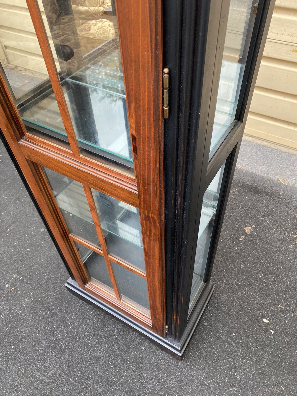 65788  Modern PULASKI Furniture Curio Cabinet Display Case