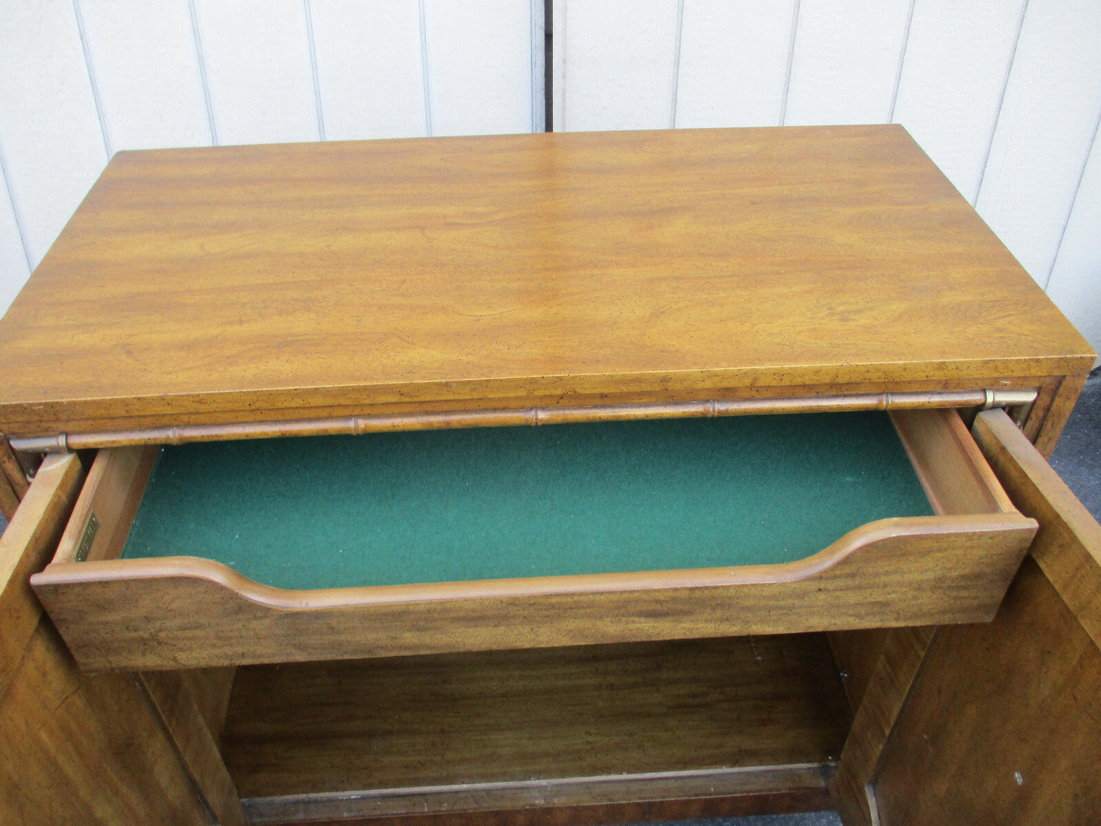 64135   Weiman Cabinet Chest Server