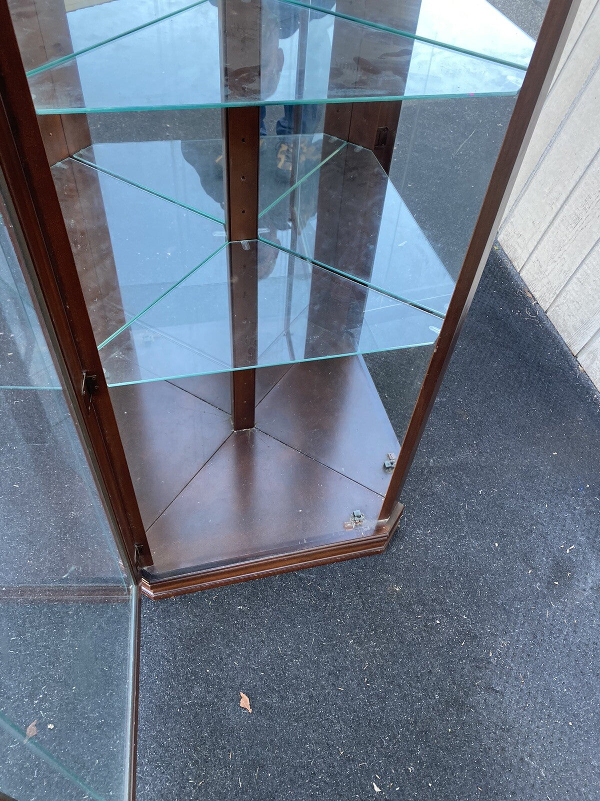 66400: Etched Glass Mahogany Corner China Cabinet