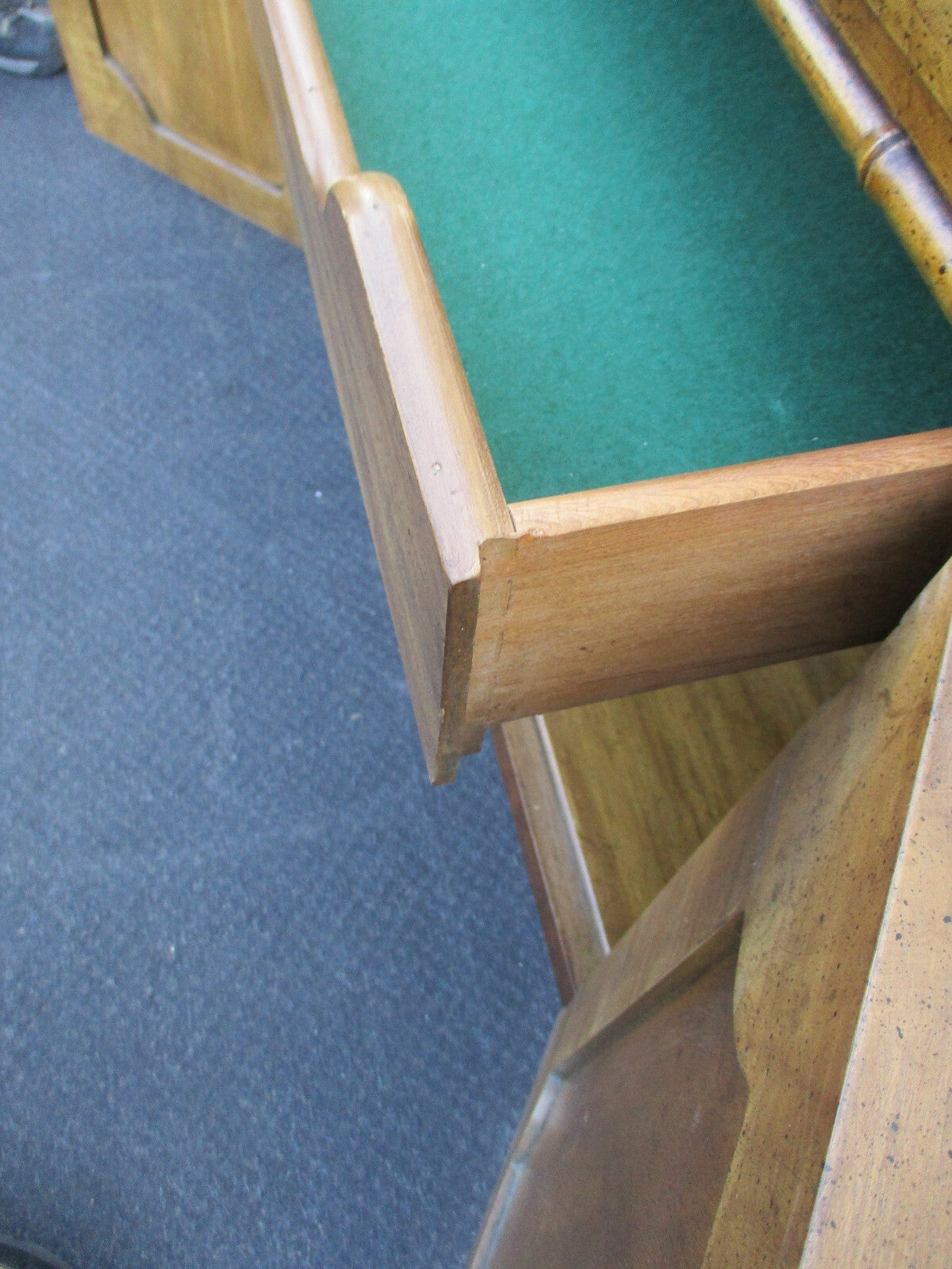 64135 Weiman Cabinet Chest Server