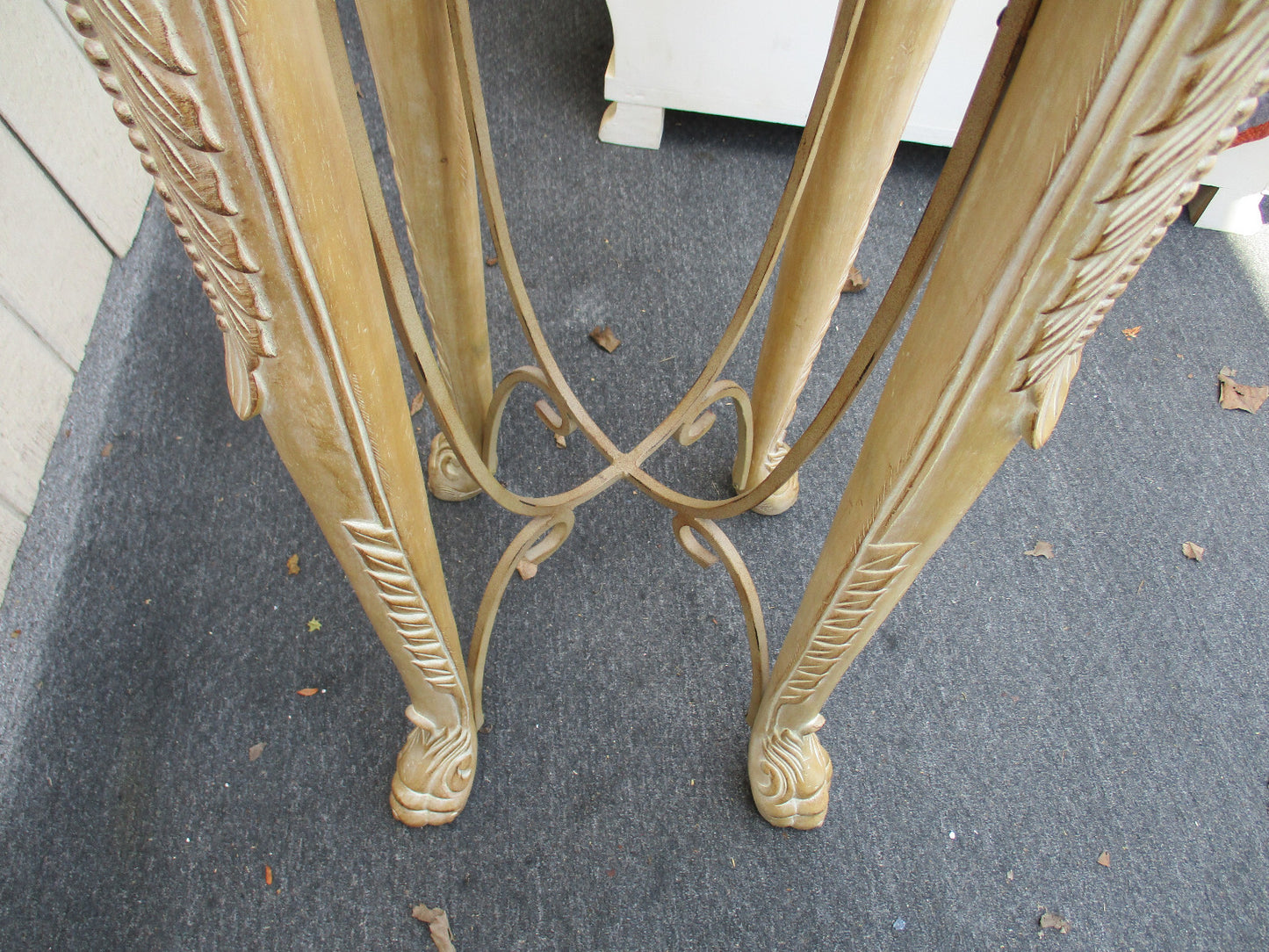 63516    Modern Plant Pedestal with Original Factory Finsh