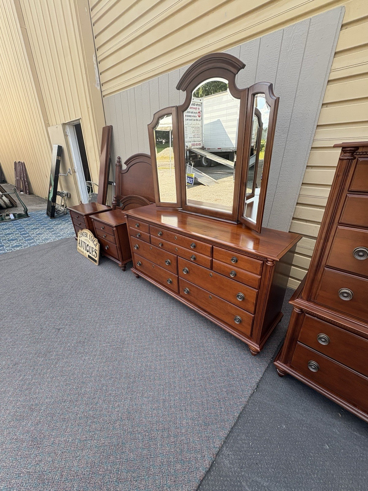 67025 KIMBALL Furniture Bedroom Set High, Low w/ Mirror. Queen Bed 2 Nightstands