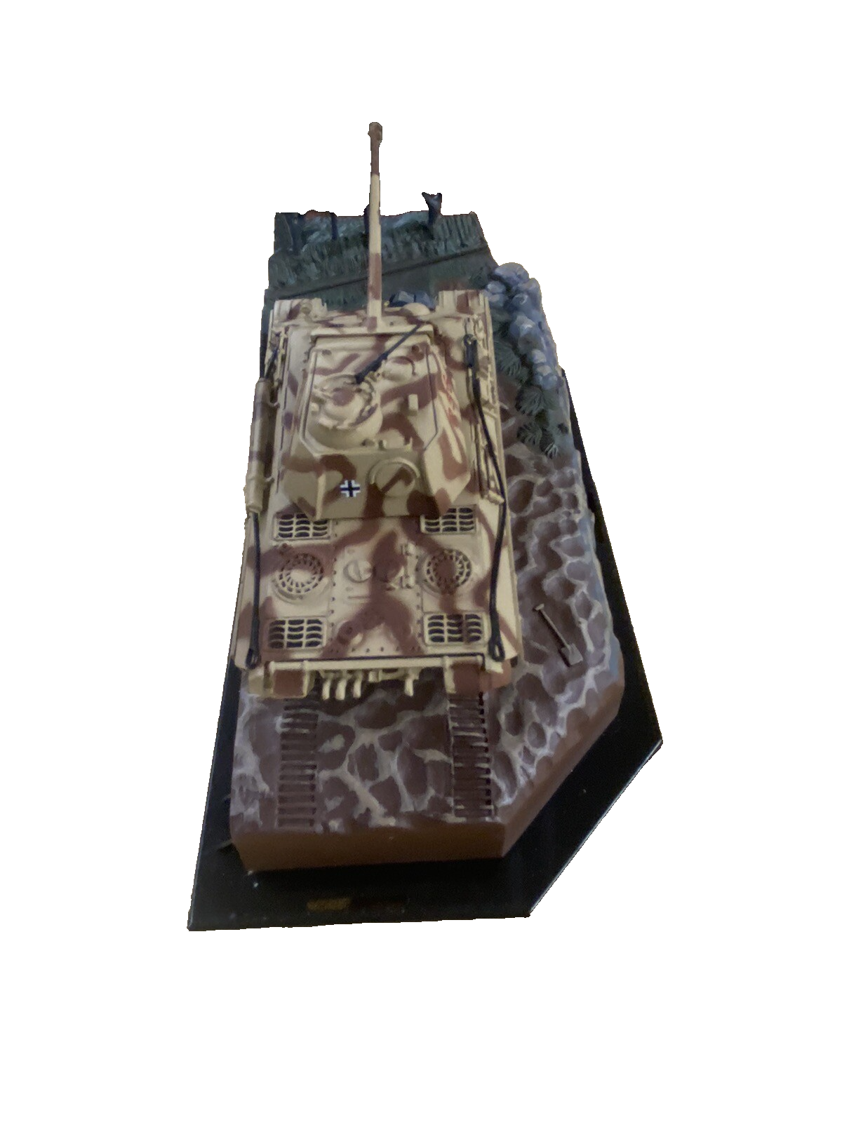ES 49 :     2 Matchbox  FOREST CROSSING PANTHER  AND TYPE A  Military Tanks