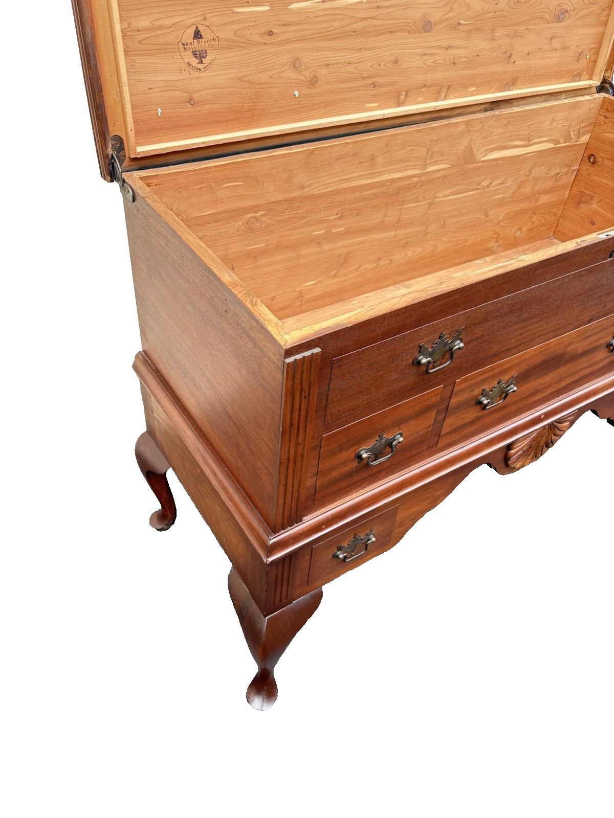 66786 Antique WEST BRANCH  Mahogany Blanket Cedar Lined Storage chest