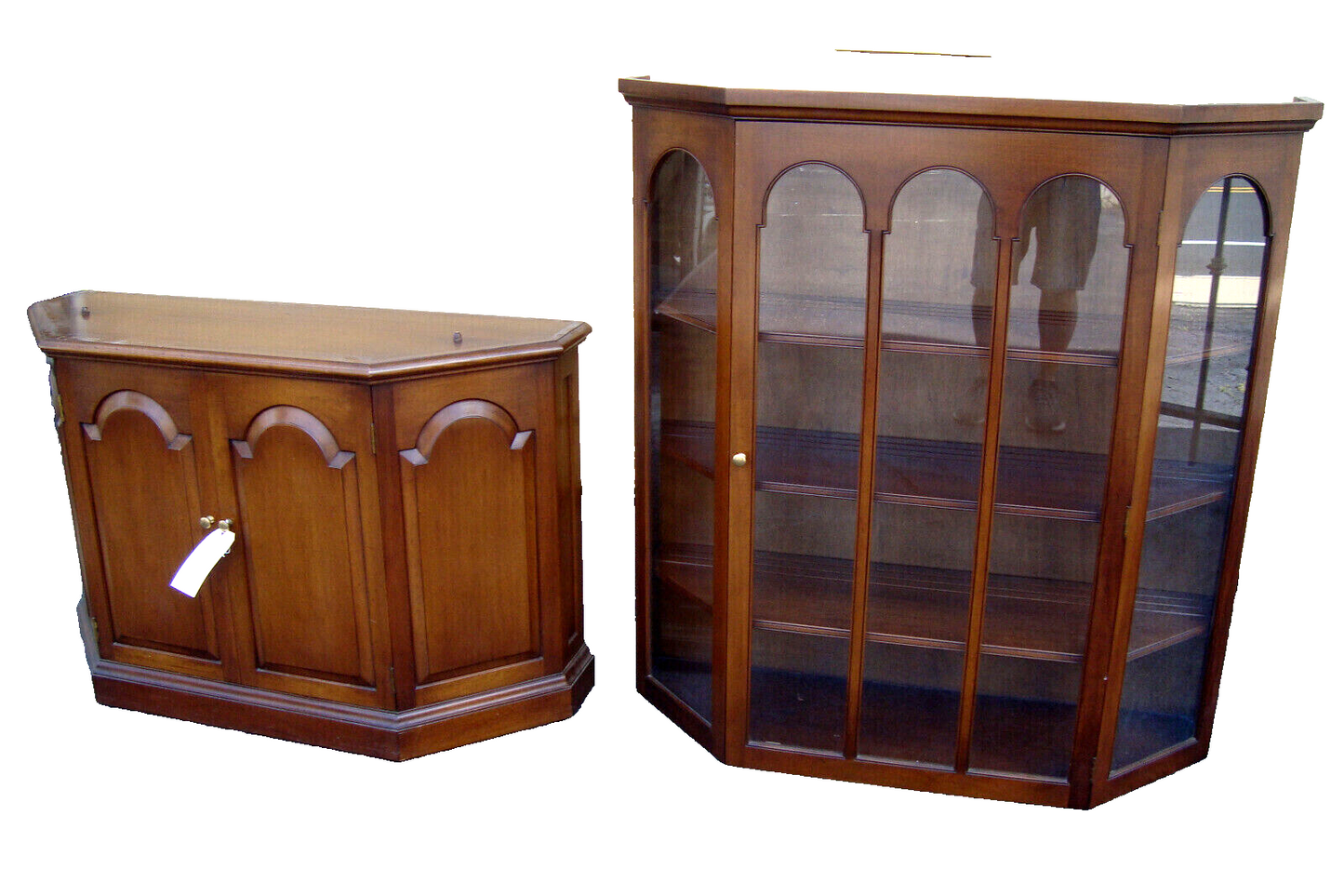 51131 BIGGS MAHOGANY 2 Piece  ARCHED GLASS DOOR CHINA CABINET